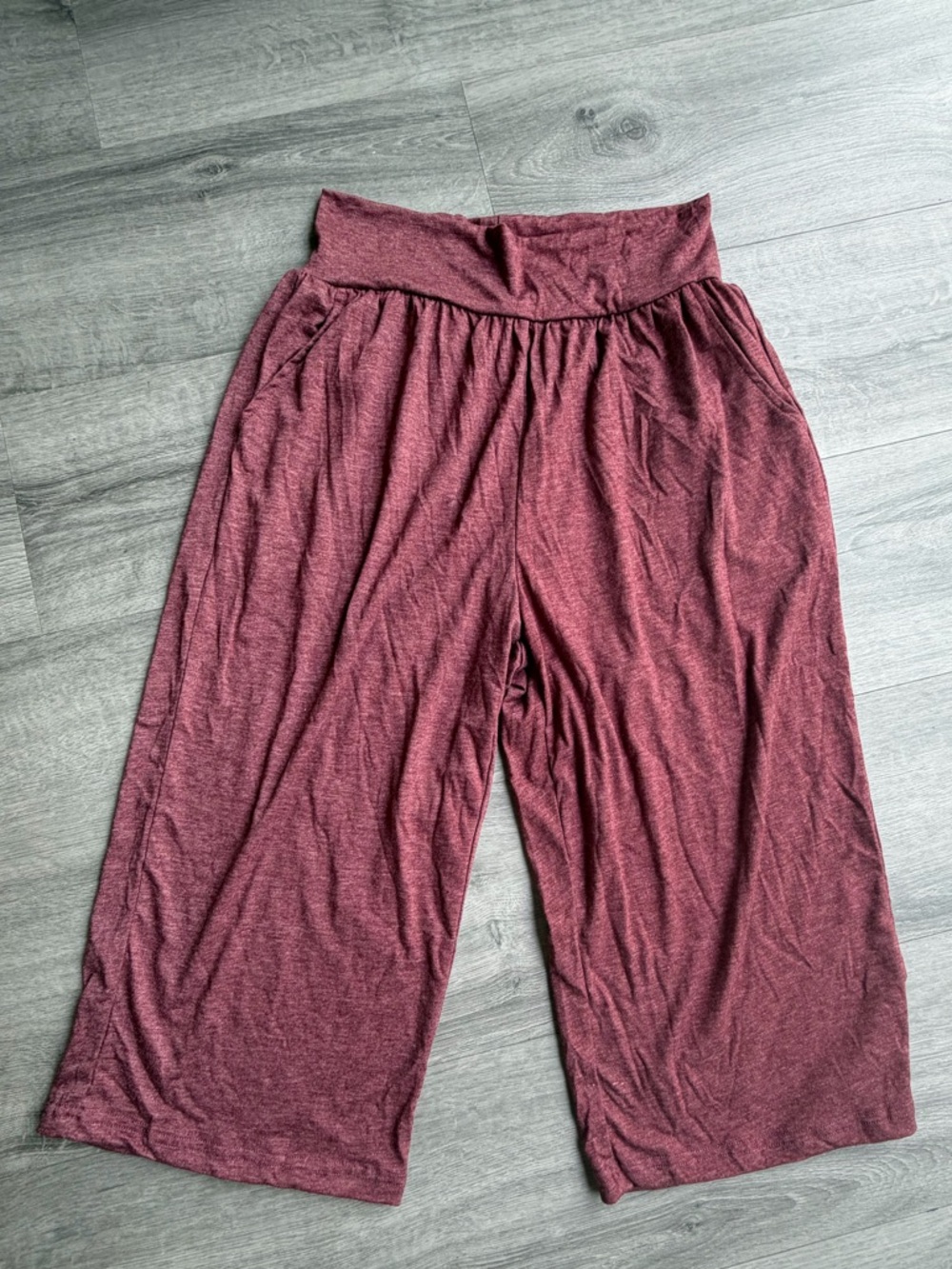 Women's Wide-Leg Pull-On Capris in Burgundy
